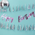 Tmavě růžová girlanda Happy Birthday