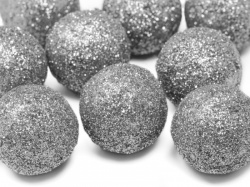 Stříbrné glitter koule
