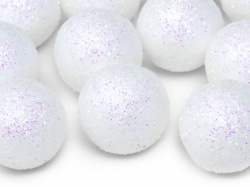 Bílé glitter koule
